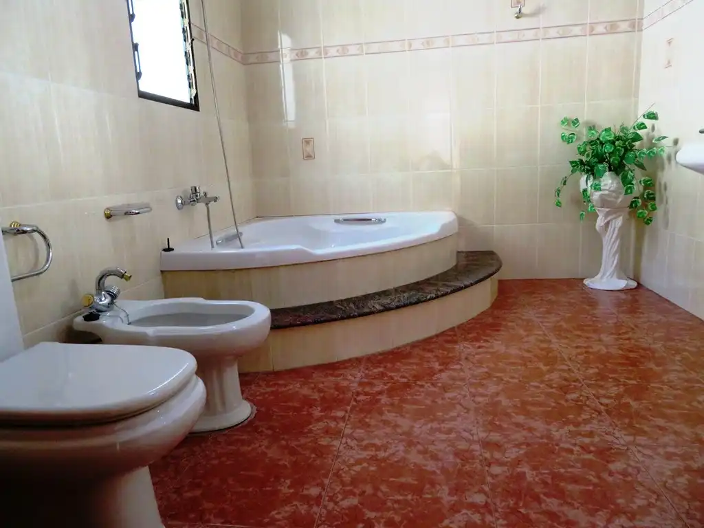 Bany de Casa o xalet en venda en L'Atzúbia amb Jardí privat, Terrassa i Traster
