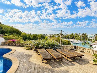 Villa avec balcon à vendre à Carrer Baixada al Port 8