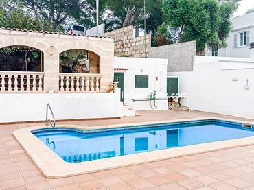 Apartament amb piscina en venda a Cala Blanca
