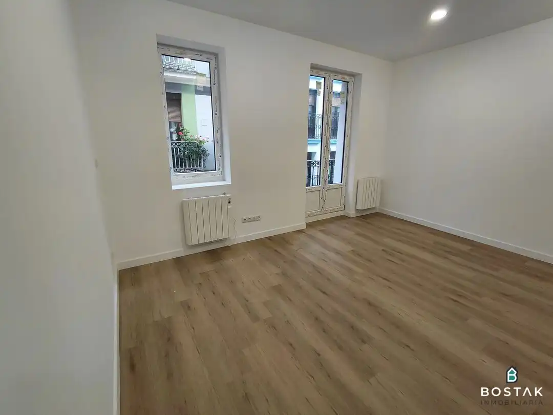 Bedroom of Flat for sale in Bilbao   with Heating and Balcony