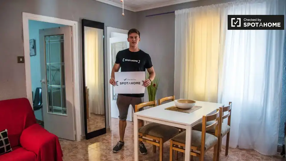 Exterior view of Flat for rent in Valencia  with Air Conditioner, Heating and Furnished