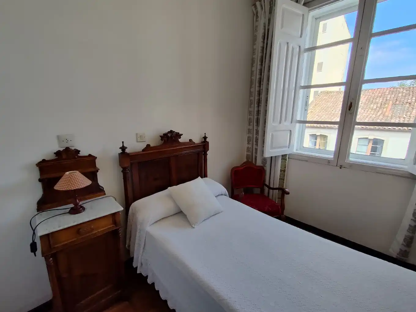 Habitación de Casa adosada en venta en Arzúa con Calefacción, Terraza y Trastero