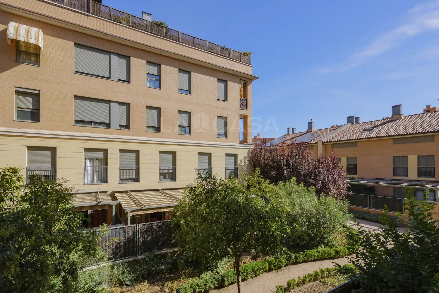 Vista exterior de Piso en venta en Parla Este