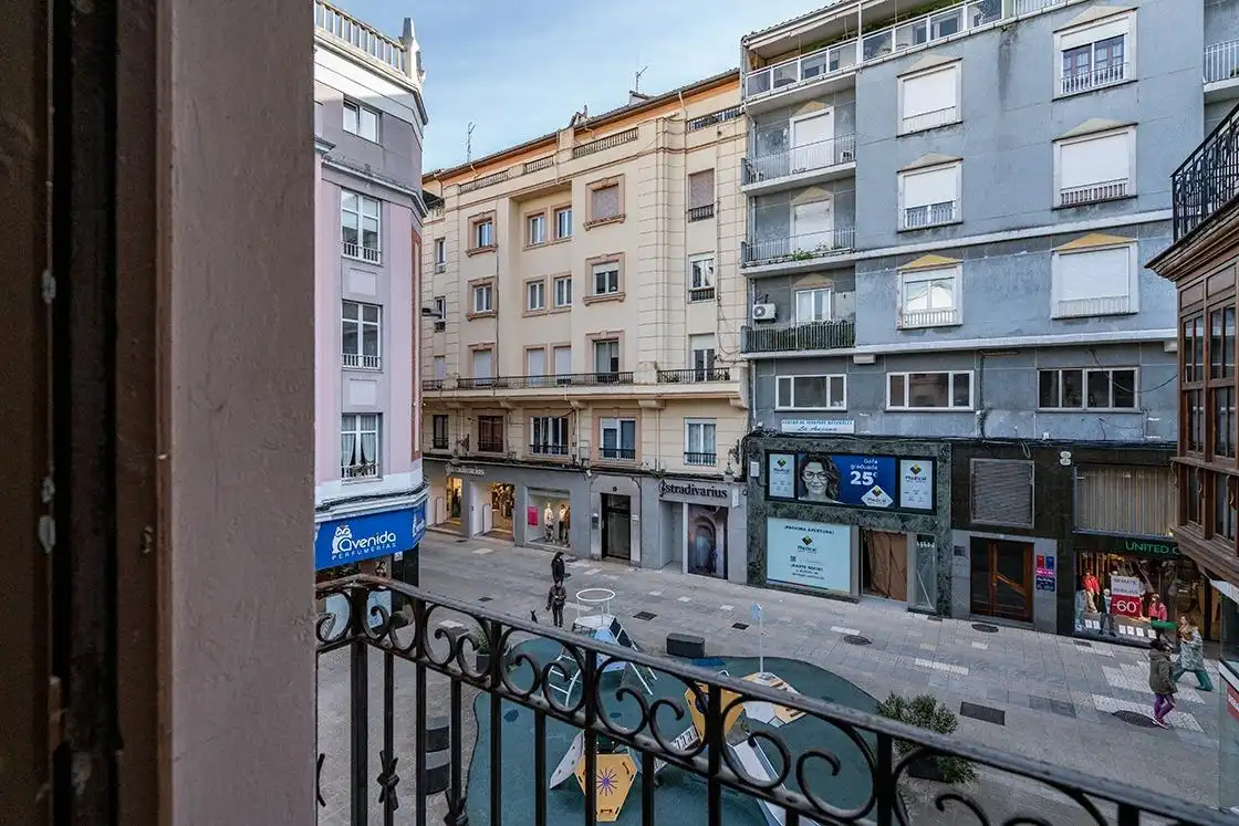 Vista exterior de Casa o chalet en venta en Torrelavega  con Aire acondicionado y Balcón