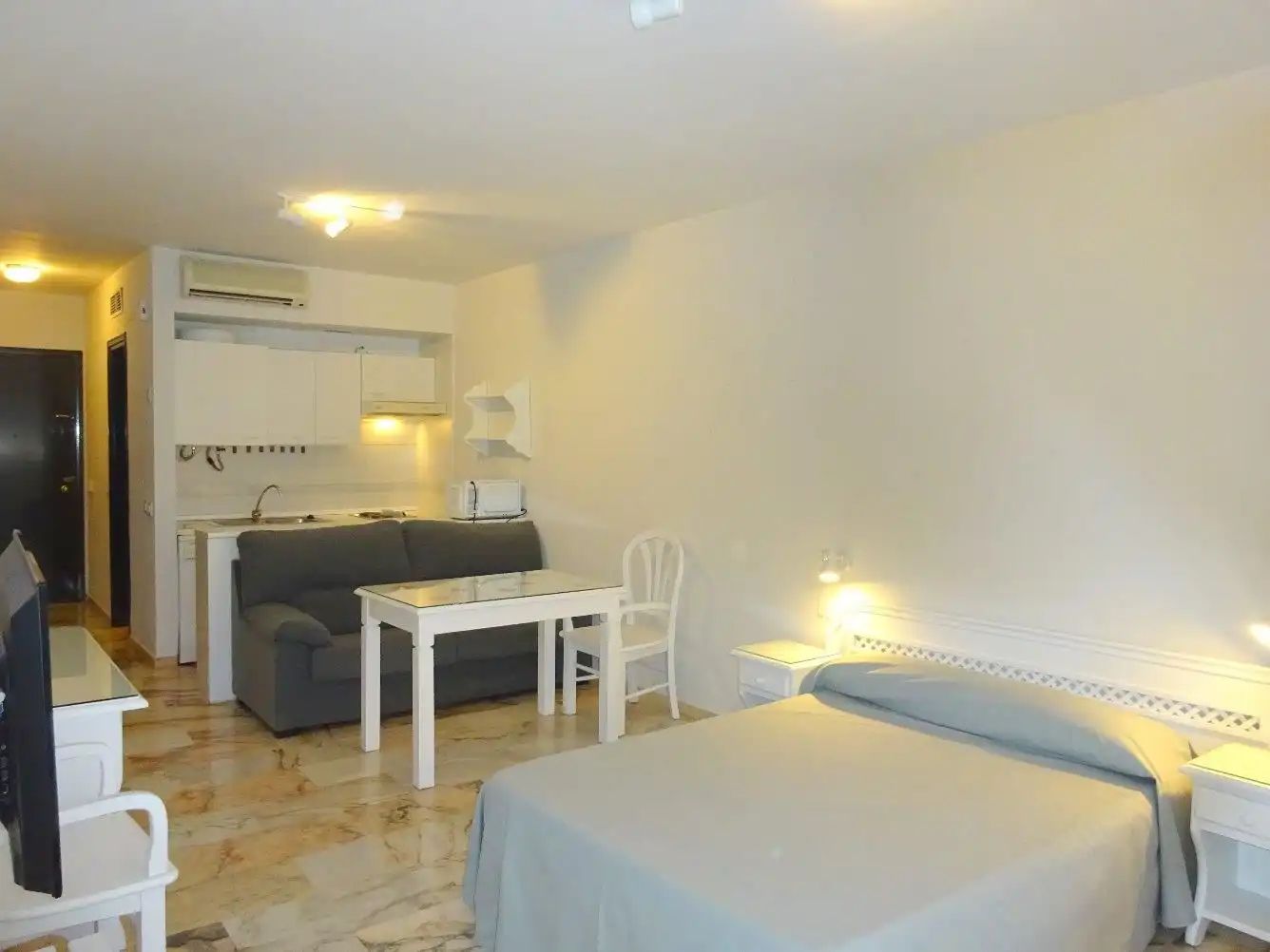 Habitación de Estudio de alquiler en Sevilla con Aire acondicionado, Calefacción y Amueblado
