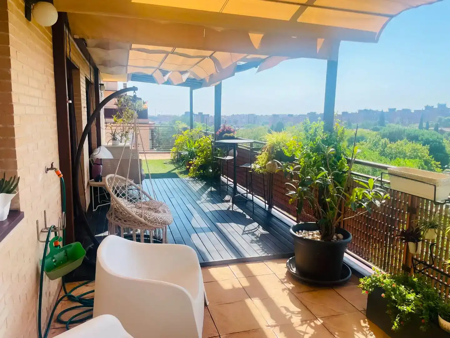 Terraza de Ático de alquiler en  Madrid Capital con Aire acondicionado y Piscina