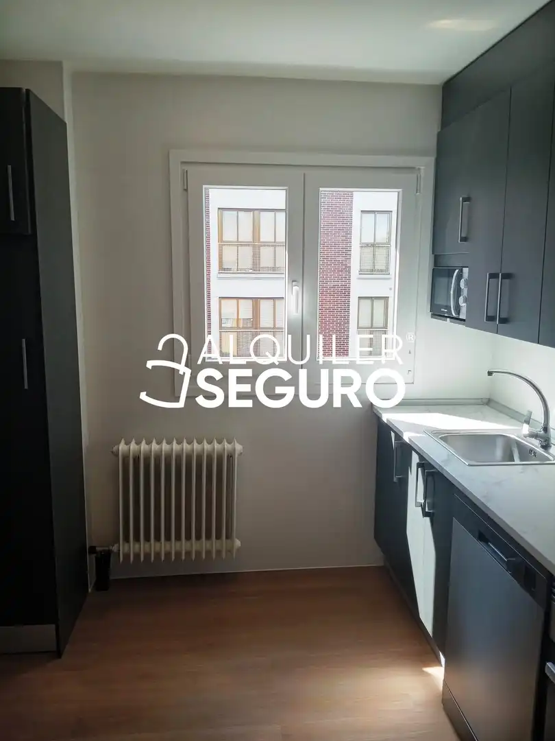 Cocina de Piso de alquiler en Valladolid con Calefacción y Trastero