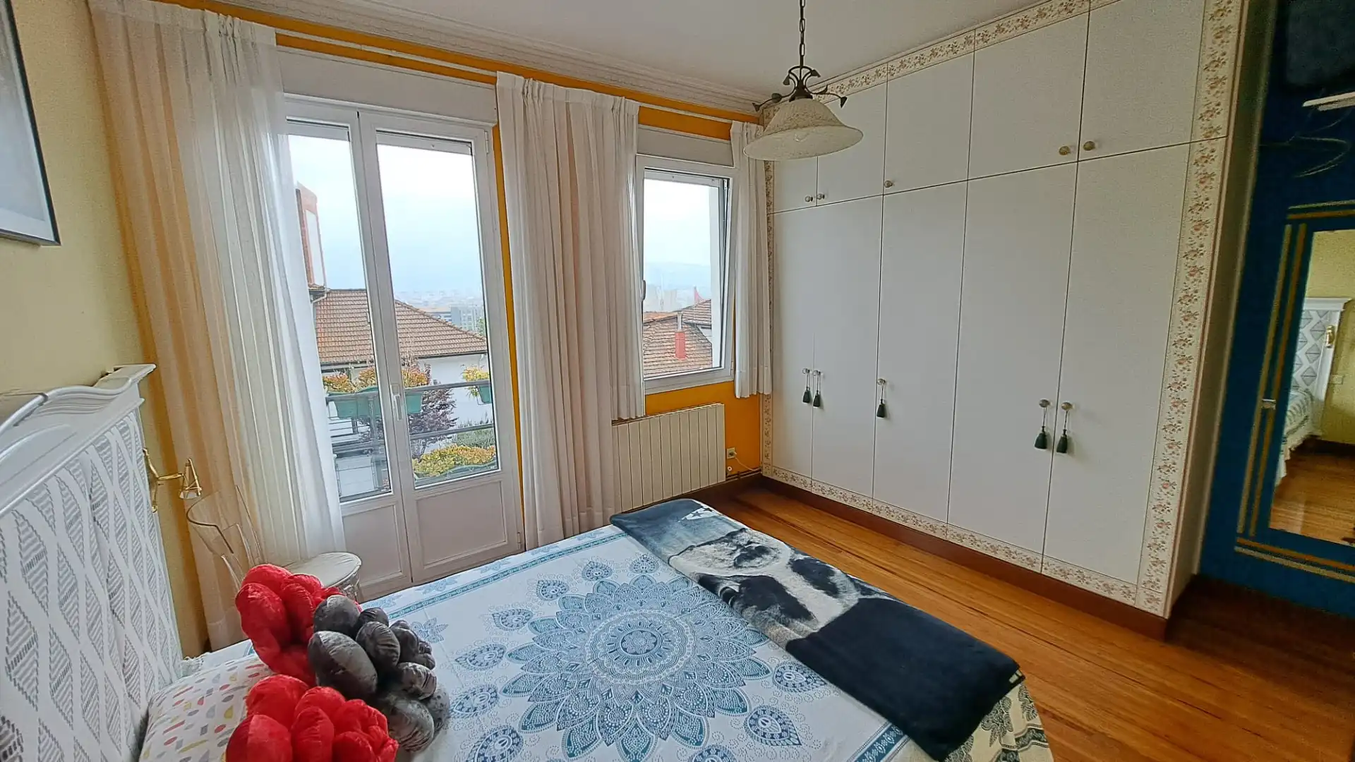 Dormitori de Casa o xalet en venda en Bilbao  amb Calefacció, Jardí privat i Terrassa