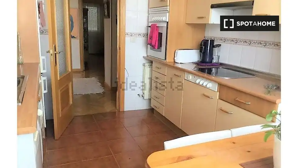 Kitchen of Flat for share in Alcalá de Henares  with Air Conditioner, Heating and Furnished