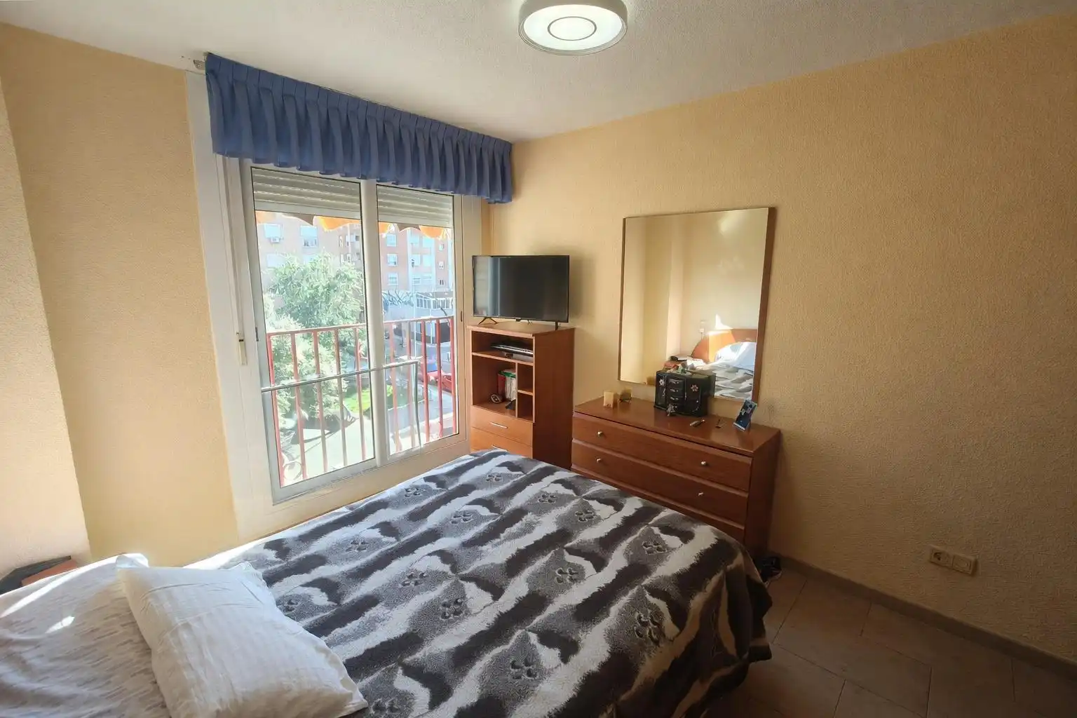 Habitación de Piso en venta en Castellón de la Plana / Castelló de la Plana con Aire acondicionado, Calefacción y Trastero