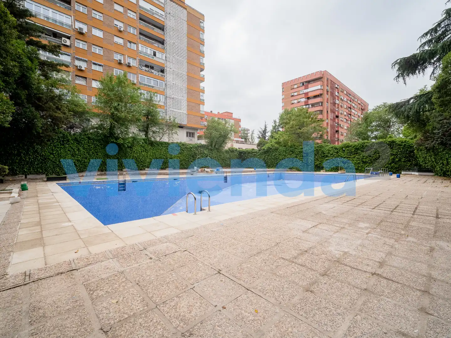Schwimmbecken von Wohnung zum Verkauf in Madrid mit Klimaanlage, Heizung und Schwimmbad