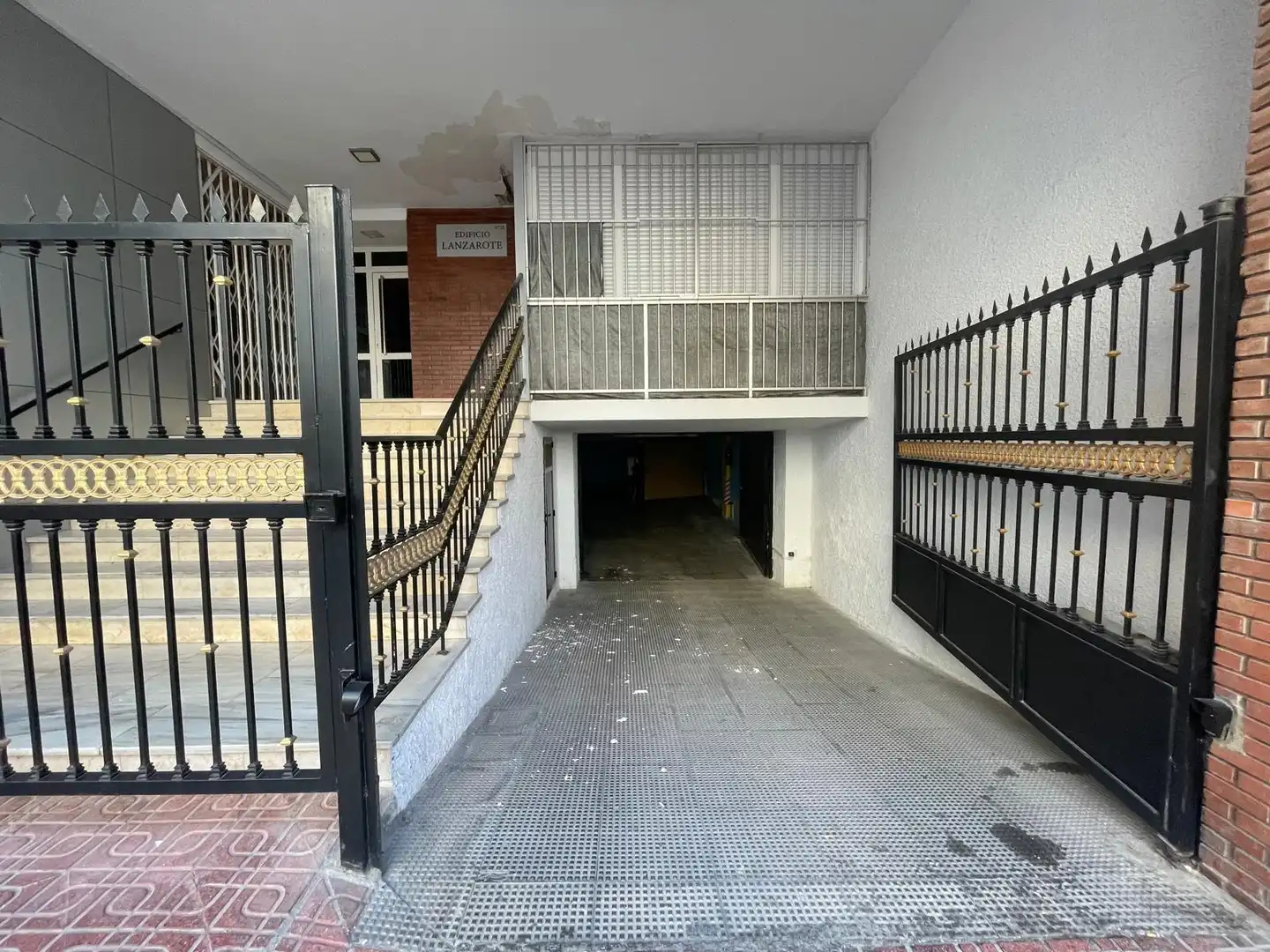 Aparcament de Apartament de lloguer en Torrevieja amb Aire condicionat, Calefacció i Moblat
