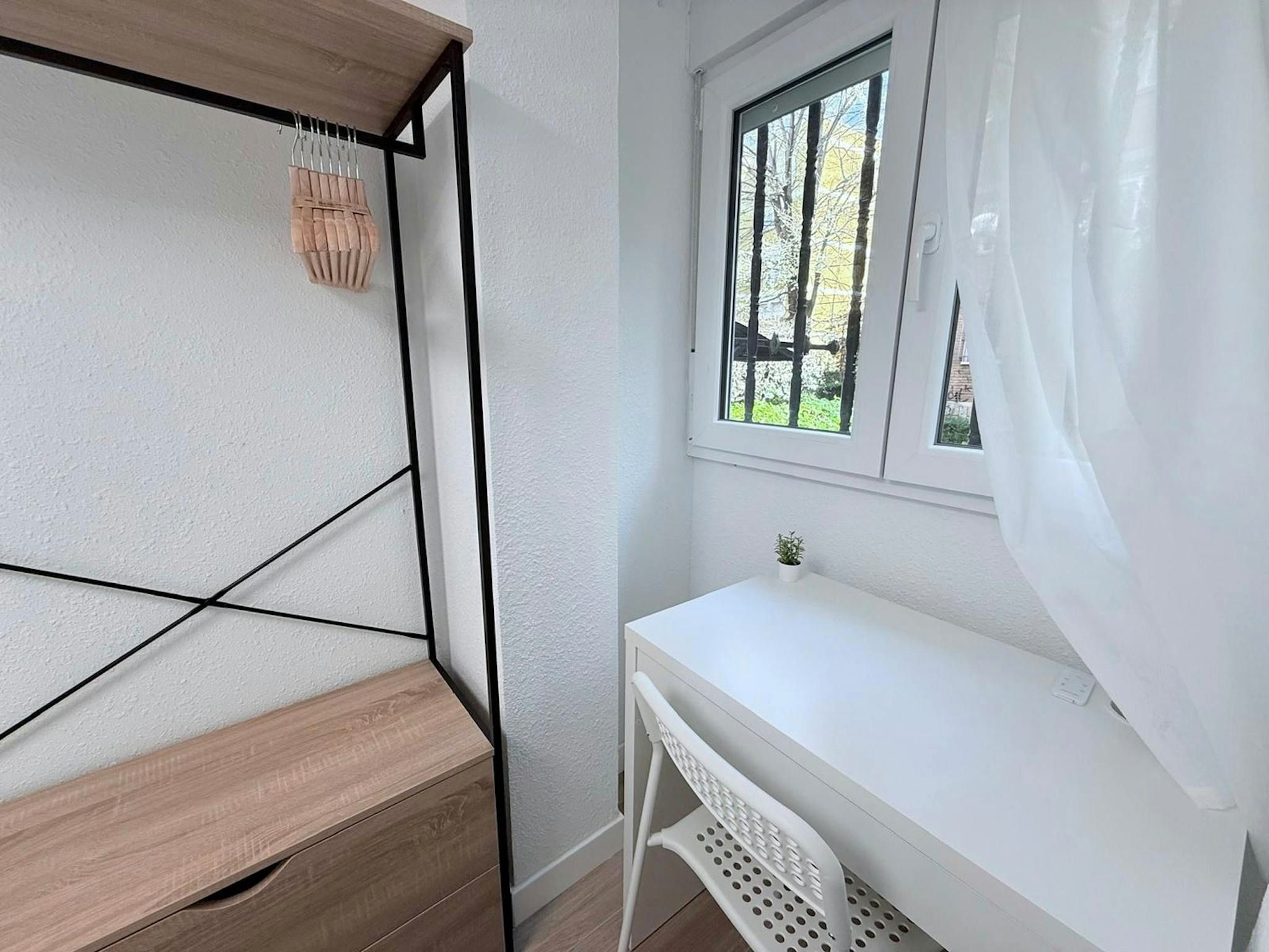 Bedroom of Flat to share in  Madrid Capital  with Heating, Furnished and Washing machine