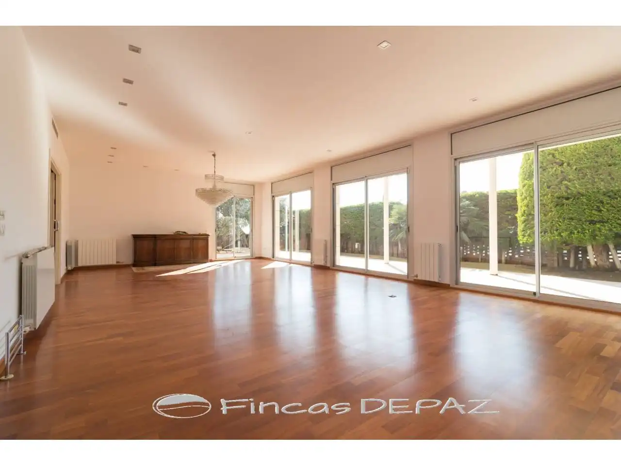 Sala d'estar de Casa o xalet en venda en Castelldefels amb Aire condicionat, Calefacció i Jardí privat