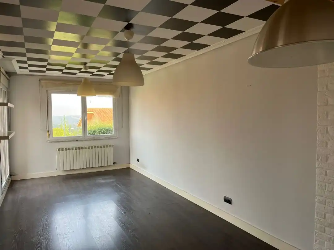 Wohnzimmer von Einfamilien-Reihenhaus zum Verkauf in Valverde de la Virgen mit Heizung