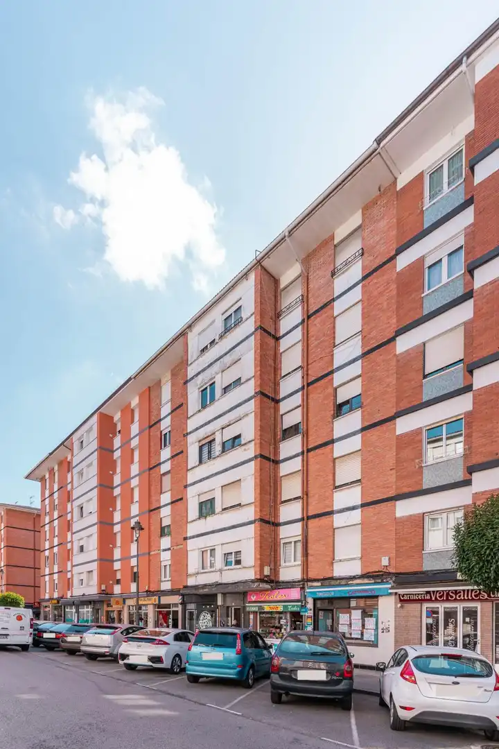 Vista exterior de Piso en venta en Avilés con Calefacción
