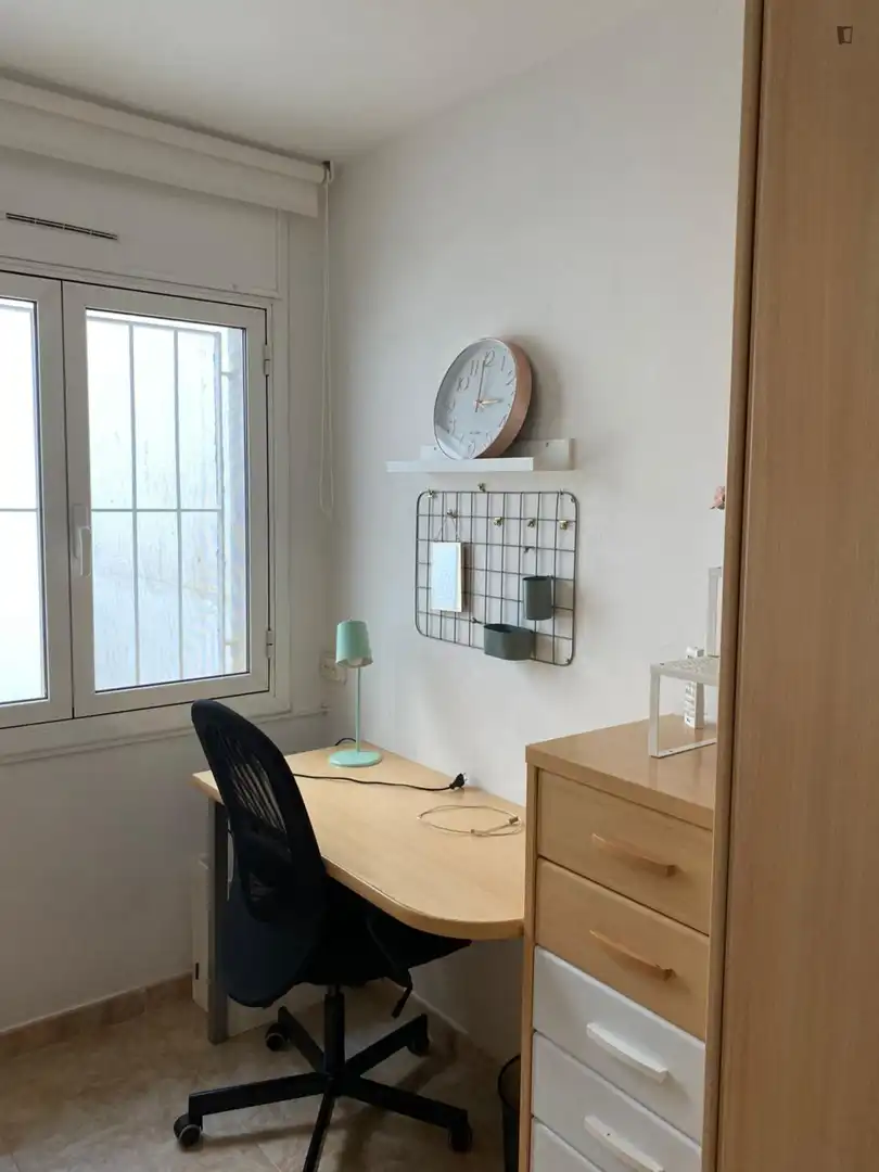 Dormitori de Apartament per a compartir en Mataró amb Aire condicionat, Calefacció i Moblat