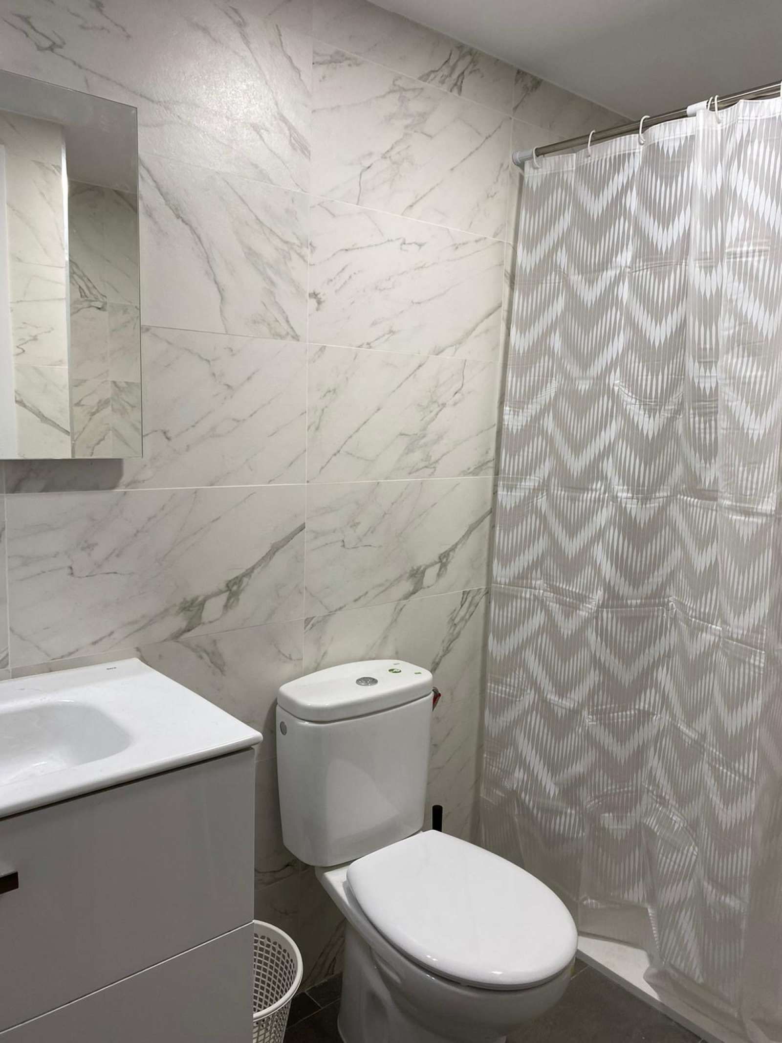 Bathroom of Study to share in  Madrid Capital  with Air Conditioner and Terrace