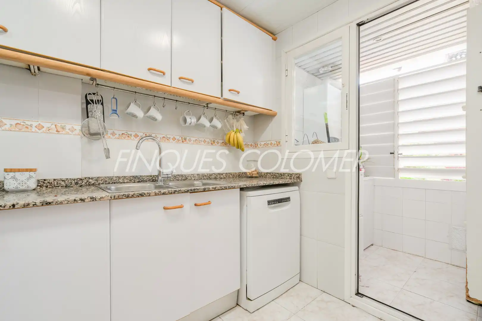 Cocina de Dúplex en venta en Rubí con Aire acondicionado, Calefacción y Jardín privado