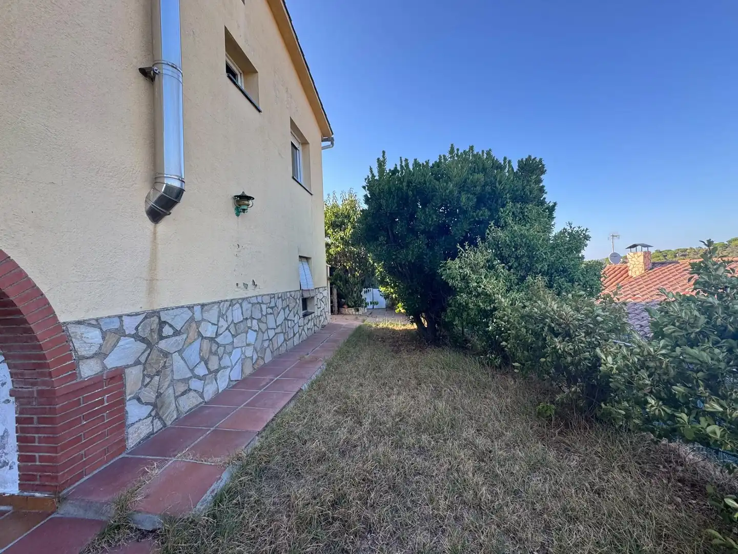 Vista exterior de Casa o xalet en venda en Tordera amb Calefacció, Jardí privat i Terrassa