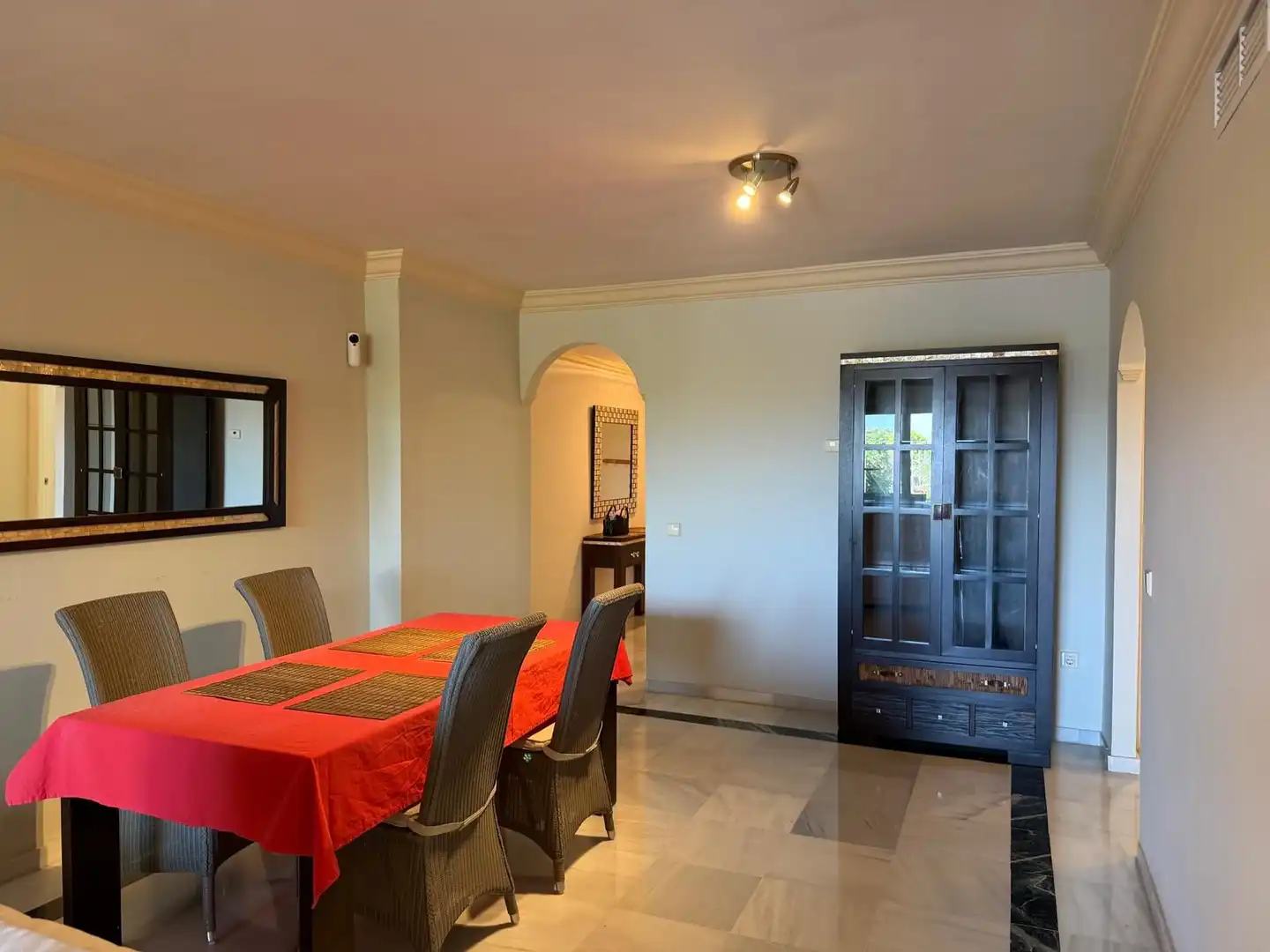 Comedor de Apartamento de alquiler en Marbella con Aire acondicionado, Calefacción y Jardín privado