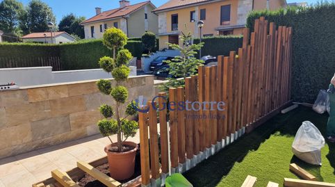 Foto 3 de Casa adosada en venta en Granda - Urbanizacion Puente Romano, Viella - Granda - Meres, Siero