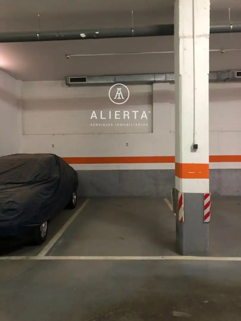 Parking de Piso de alquiler en Zaragoza con Calefacción