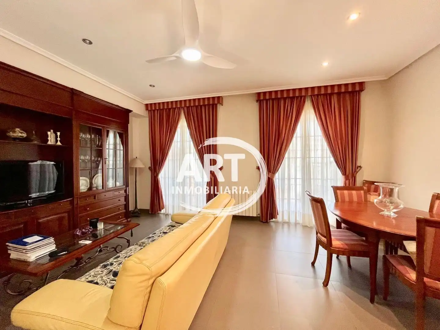 Sala d'estar de Casa adosada en venda en Riba-roja de Túria amb Calefacció, Jardí privat i Terrassa