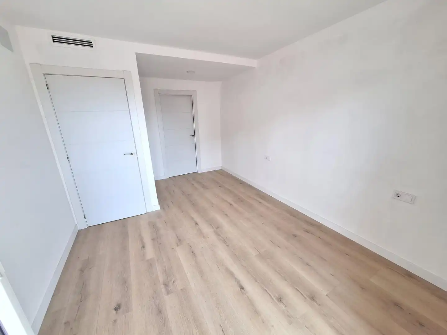 Piso en venta en Sant Guim de Freixenet con Calefacción y Balcón