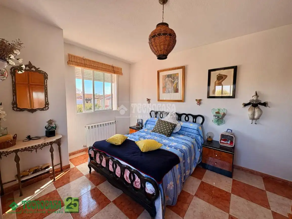 Habitación de Casa adosada en venta en Lillo con Calefacción