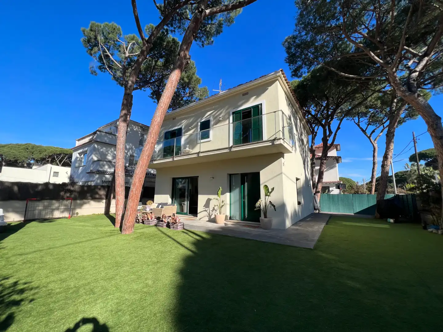 Vista exterior de Casa o chalet de alquiler en Castelldefels con Aire acondicionado y Amueblado