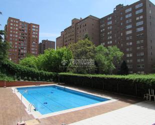 Swimming pool of Flat for sale in  Madrid Capital  with Air Conditioner, Heating and Terrace