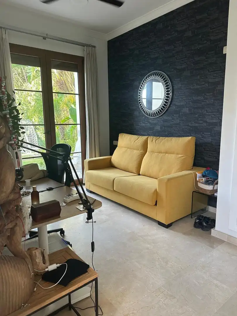 Sala d'estar de Casa o xalet en venda en Estepona Pueblo