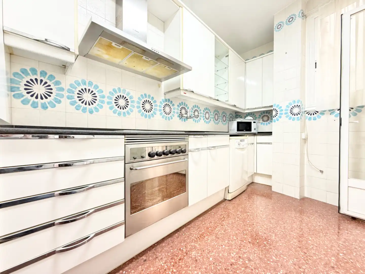 Kitchen of Flat for sale in Sant Just Desvern  with Air Conditioner, Heating and Parquet flooring