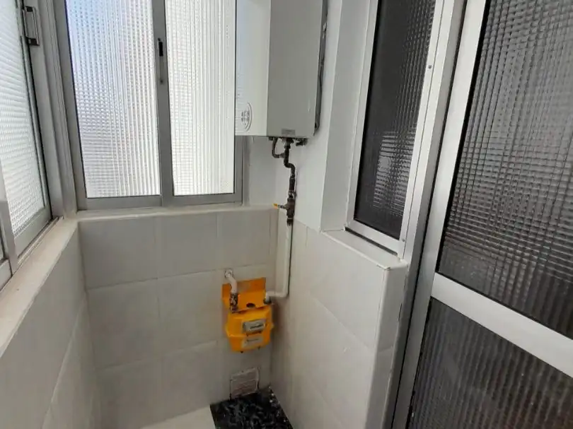Bany de Pis en venda en  Sevilla Capital amb Aire condicionat, Terrassa i Balcó