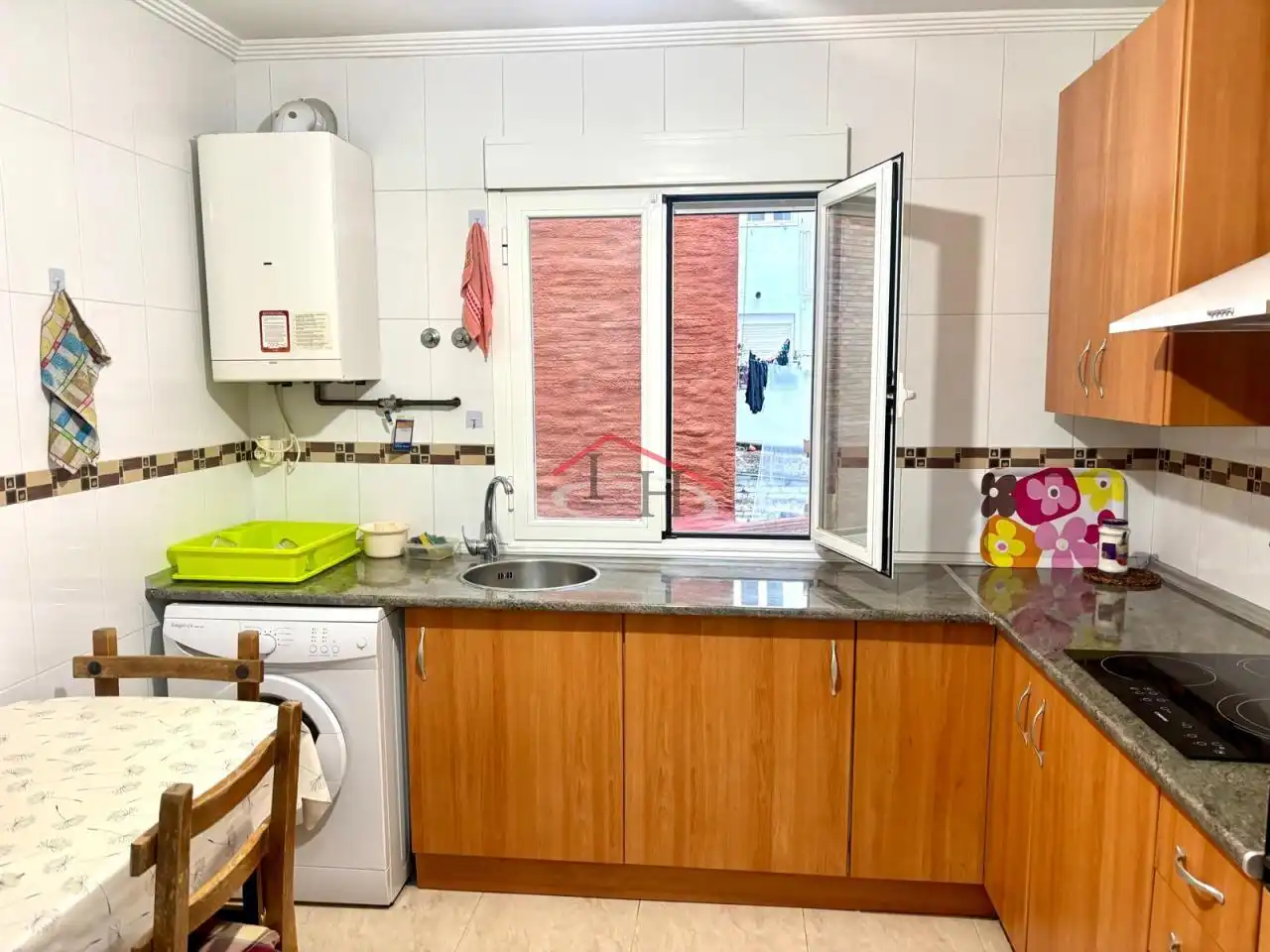 Cocina de Piso en venta en León Capital  con Calefacción, Trastero y Amueblado