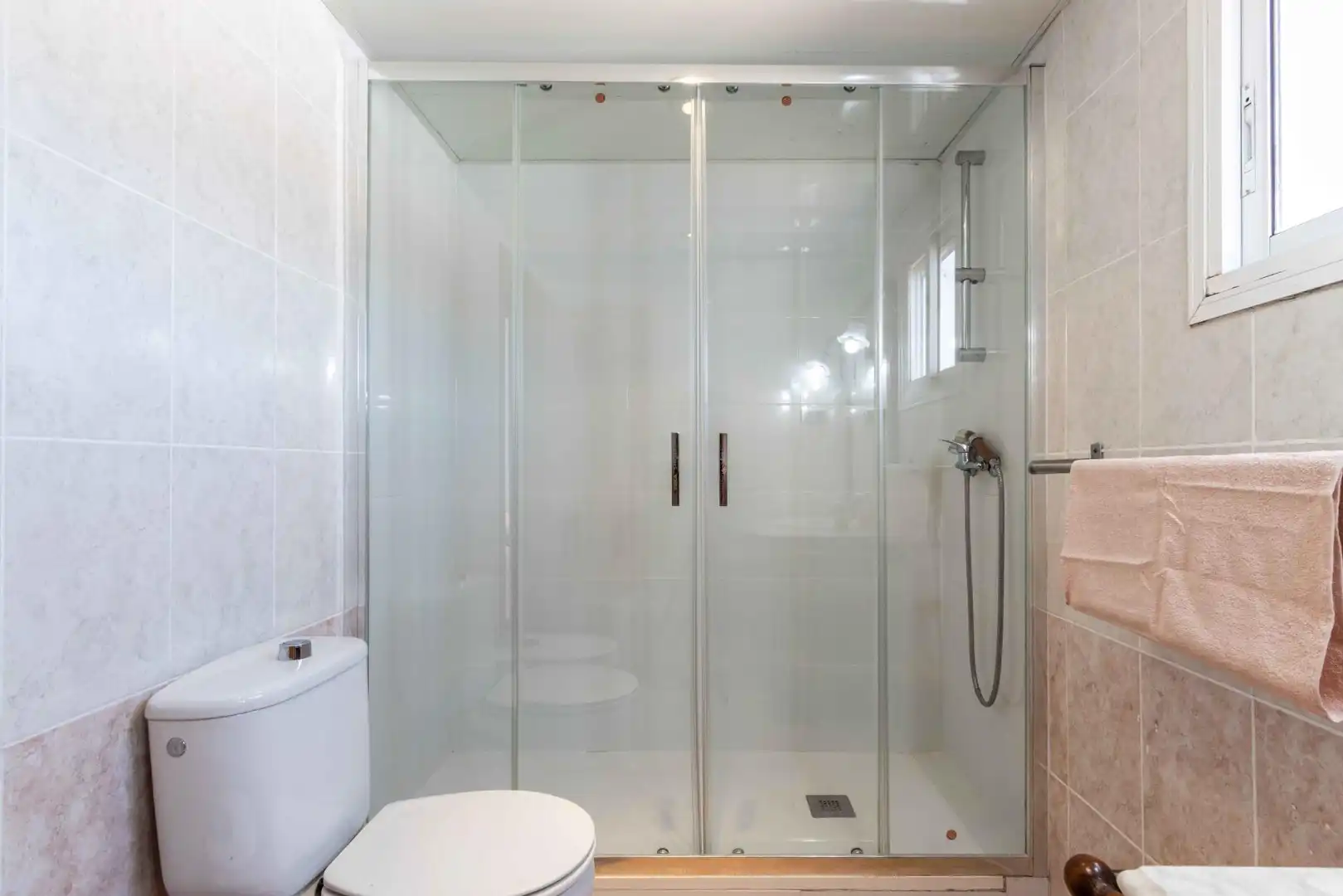 Badezimmer von Dachboden zum Verkauf in Terrassa mit Klimaanlage, Heizung und Terrasse