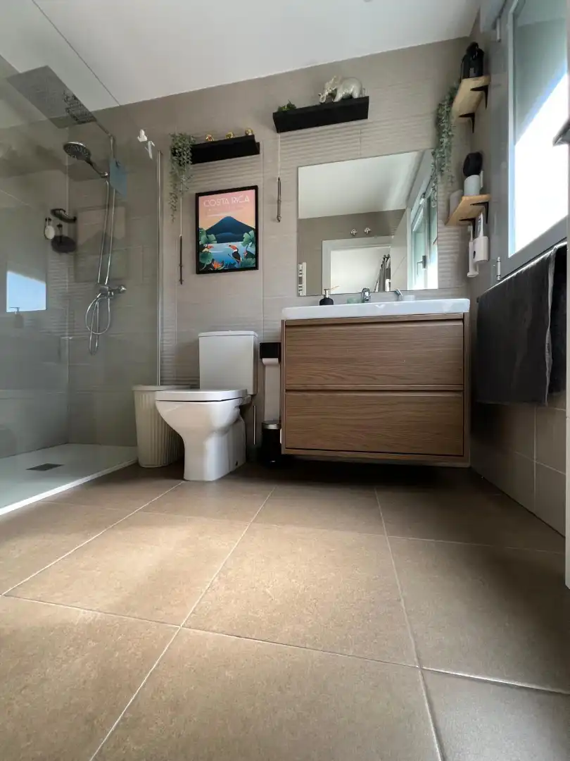 Baño de Casa adosada en venta en Villalbilla con Aire acondicionado, Calefacción y Jardín privado