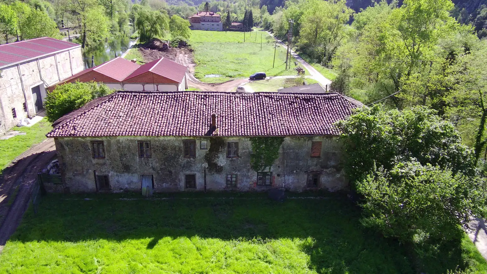 Vista exterior de Casa o xalet en venda en San Felices de Buelna