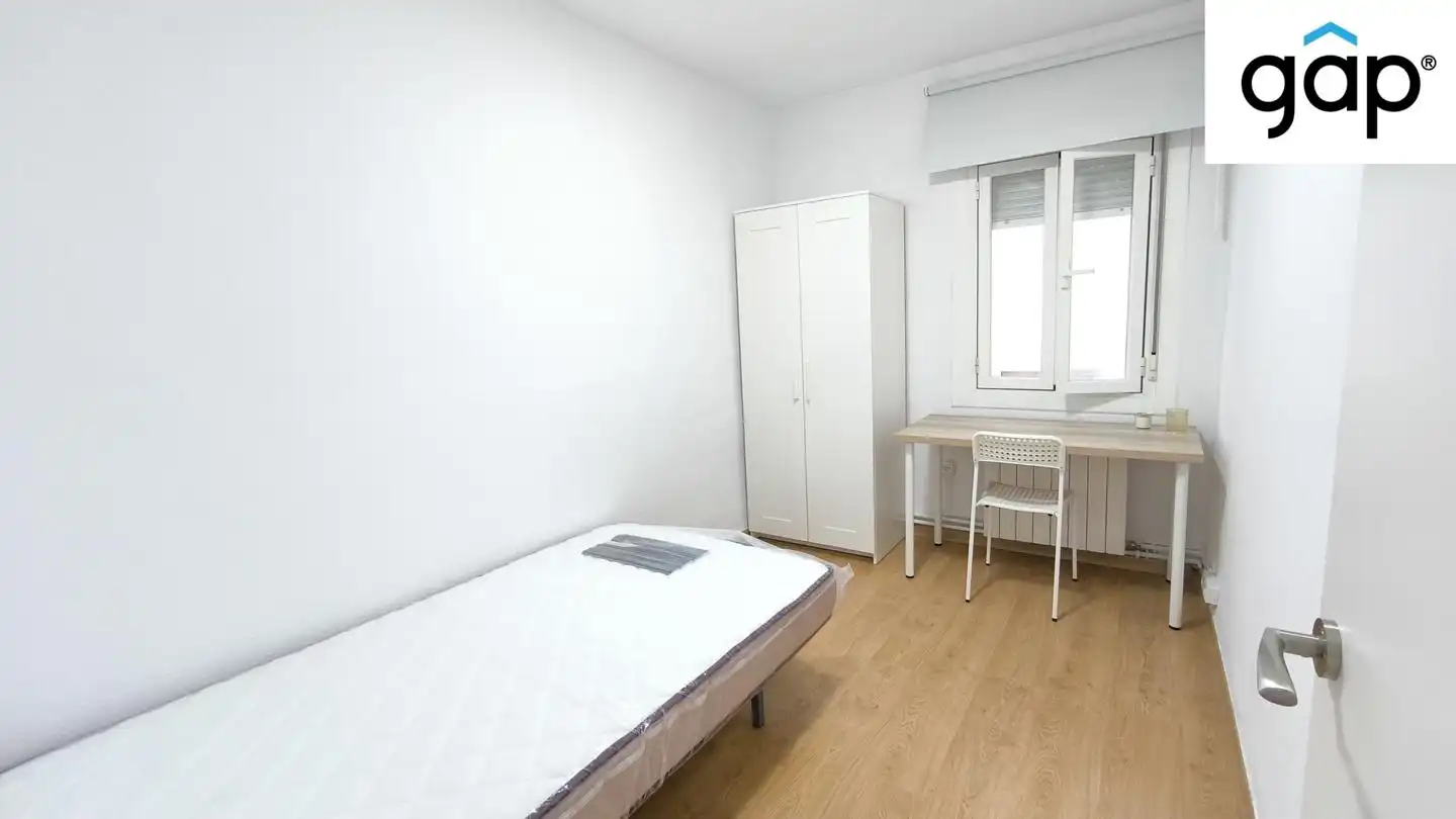 Habitación de Piso para compartir en Cuenca con Calefacción, Terraza y Amueblado
