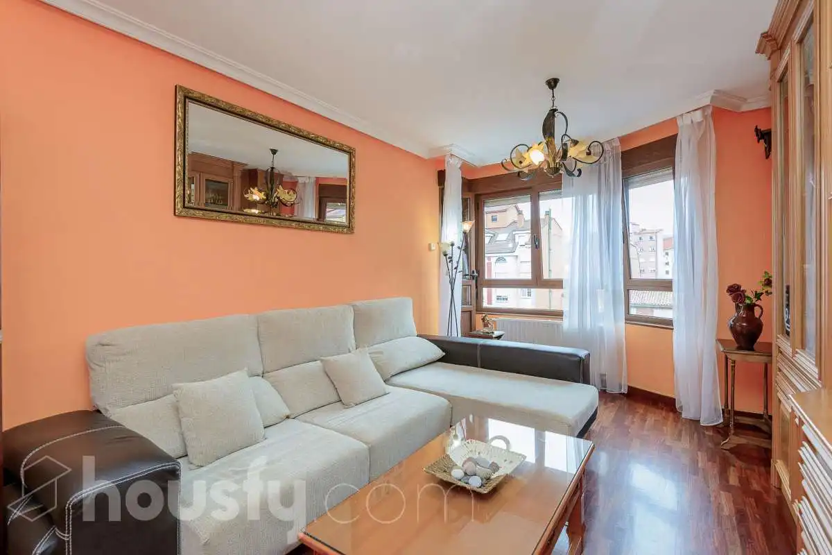 Flat for sale in Calle Mieres, Sama