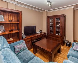 Sala d'estar de Pis en venda en Cardeñadijo amb Calefacció, Jardí privat i Parquet