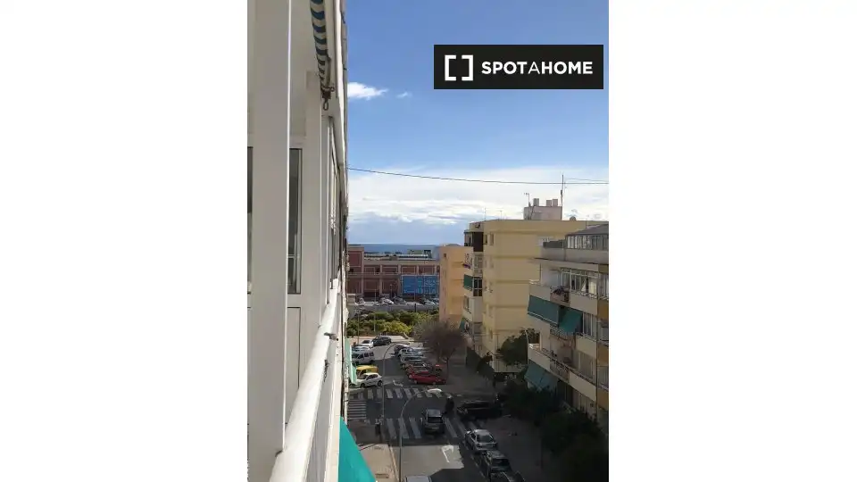 Vista exterior de Pis per a compartir en Pla - Carolinas
