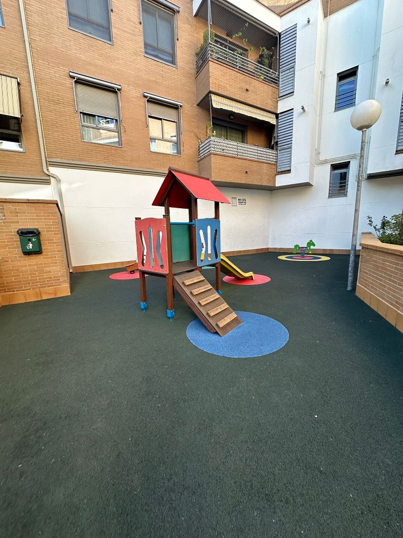 Exterior view of Flat for sale in  Madrid Capital  with Air Conditioner, Private garden and Terrace