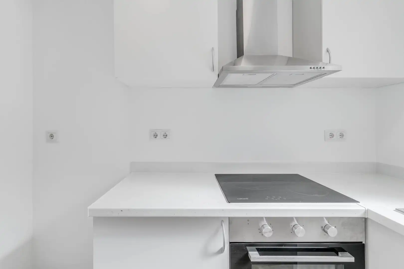 Cocina de Piso en venta en L'Hospitalet de Llobregat con Parquet y Horno