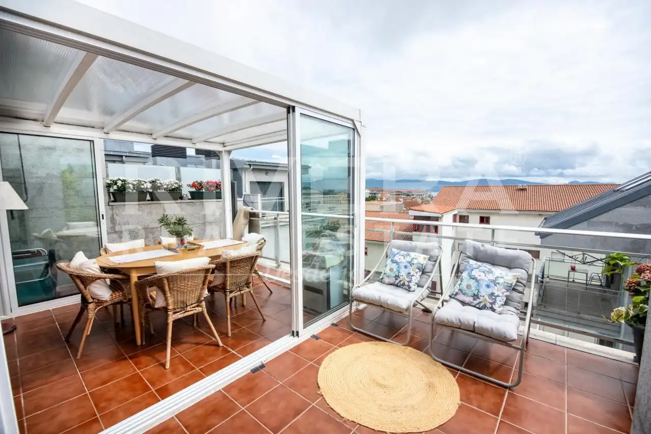 Terraza de Ático en venta en Sanxenxo con Calefacción, Parquet y Terraza