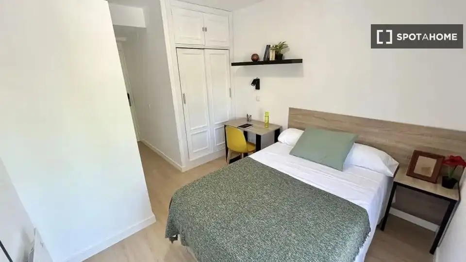 Bedroom of Flat for rent in Madrid  with Air Conditioner, Heating and Furnished