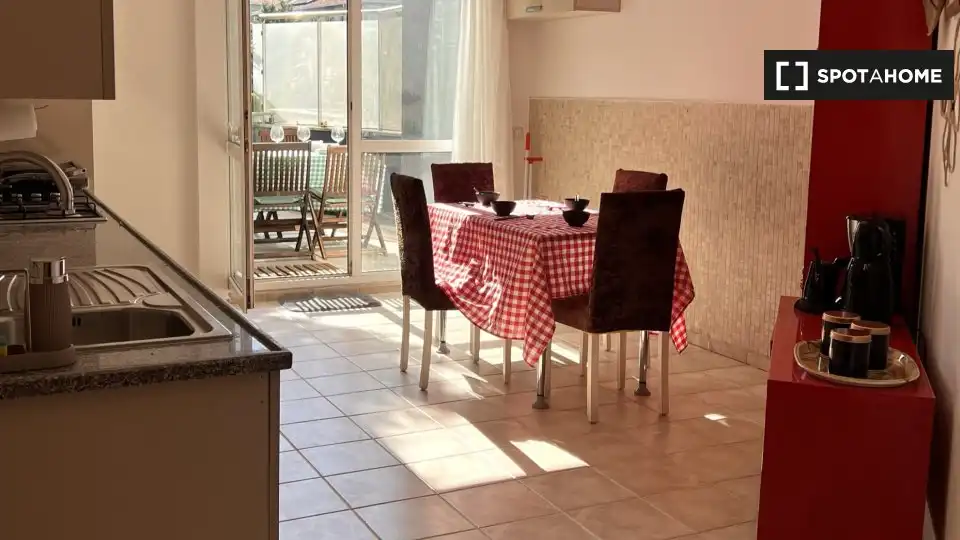 Menjador de Apartament per a compartir en Osorno la Mayor amb Aire condicionat, Terrassa i Moblat