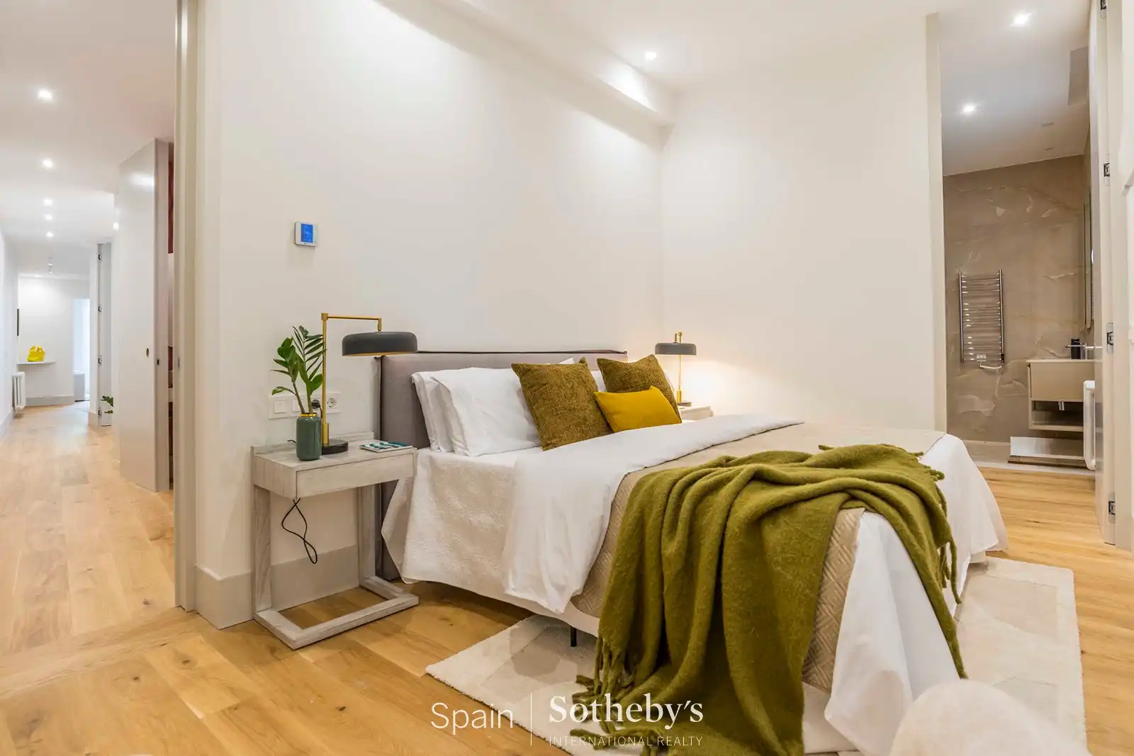 Bedroom of Apartments for sale in Madrid  with Air Conditioner and Heating