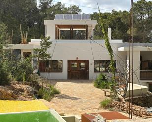 Vista exterior de Casa o xalet de lloguer en Sant Joan de Labritja amb Aire condicionat, Calefacció i Jardí privat